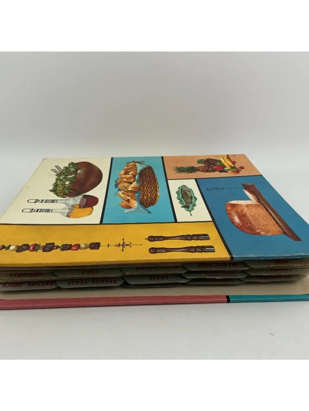 1961 First Edition 2nd Printing Betty Crocker’s New Picture Cook Book Binder Vin